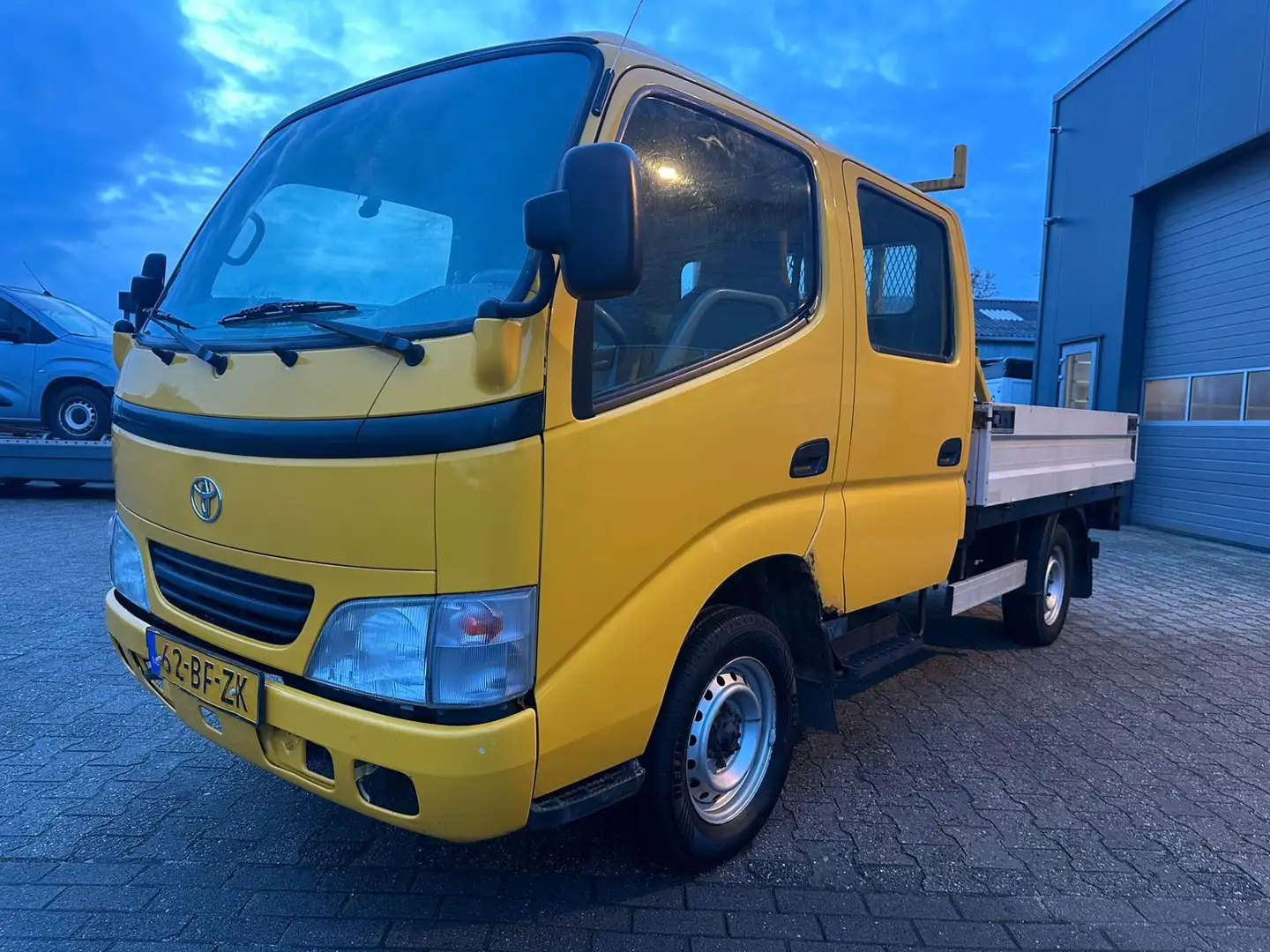 Toyota Dyna 100 2.5 D4-D 90 DC Gelb - 2