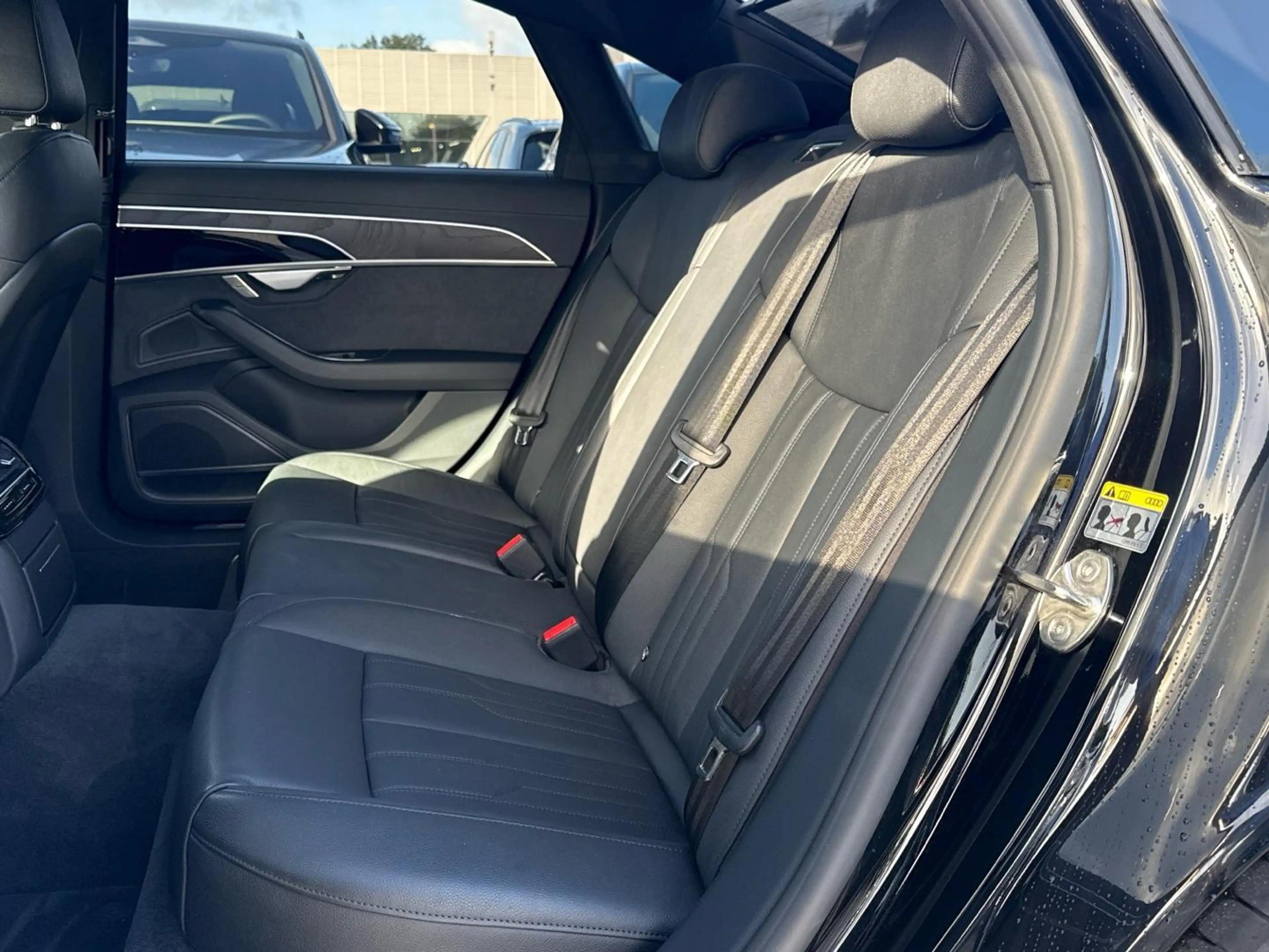 Audi A8 60 TFSI e quattro Matrix Pano B&O — photo 11