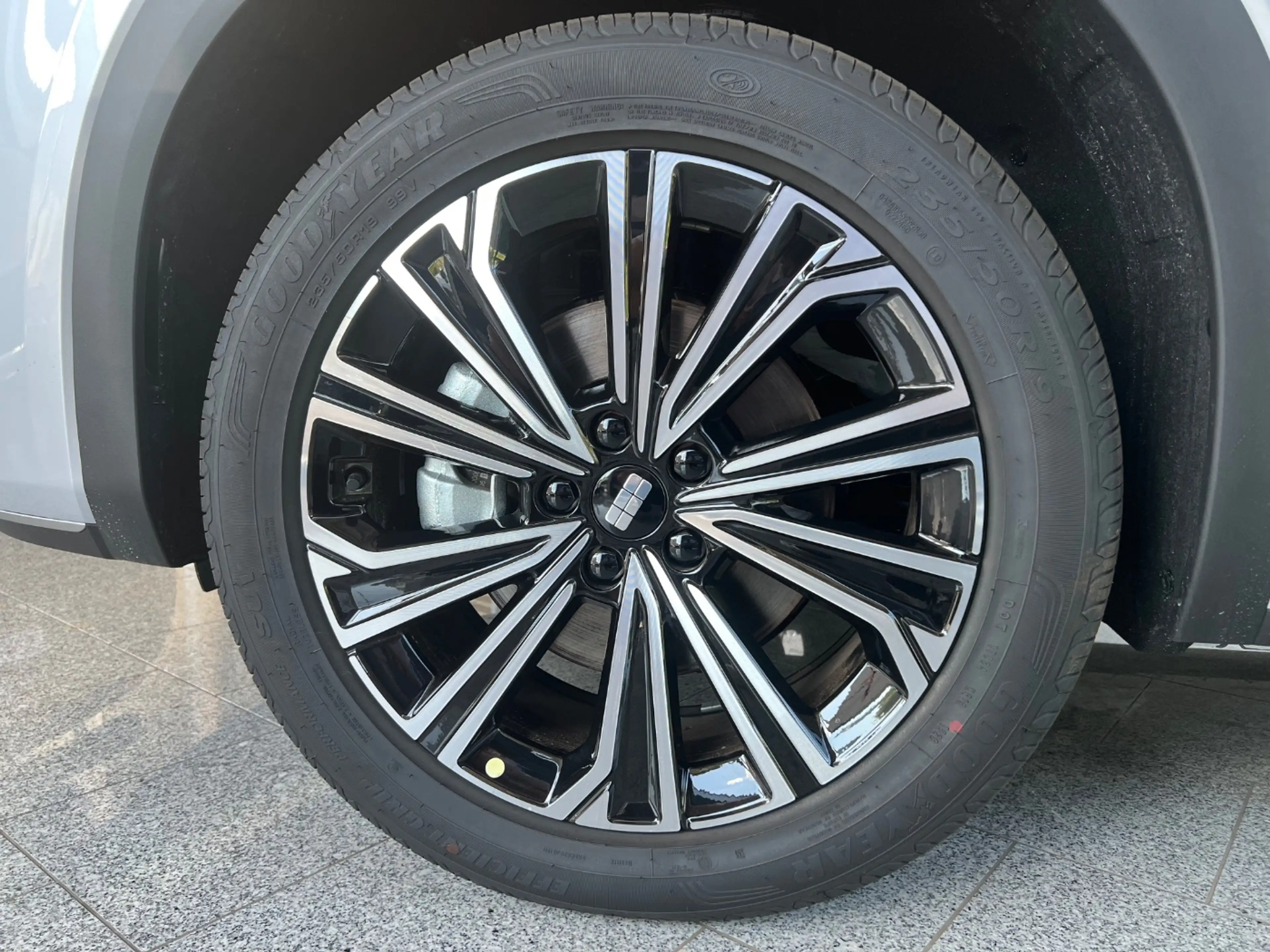 Geely Starray EM-i LED+29,8 kWh+136km WLTP+PTS+PRO+ — photo 7