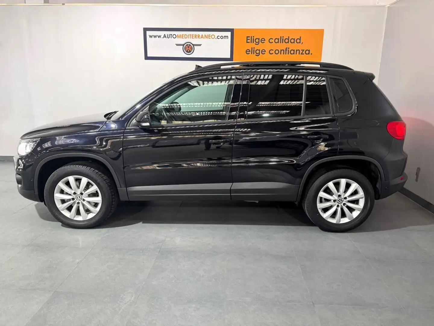 Volkswagen Tiguan 2.0 TDI 110cv 4x2 T1 BlueMotion Tech Noir - 2
