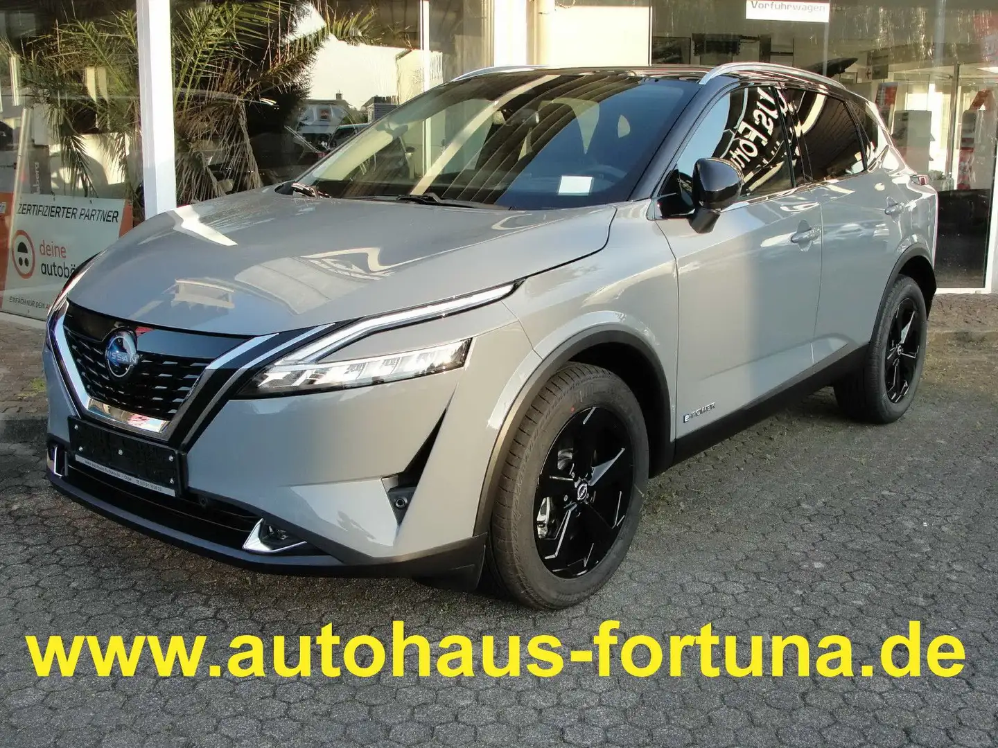 Nissan Qashqai Black Edition 1.5 e-Power Glasdach HUD Grau - 1