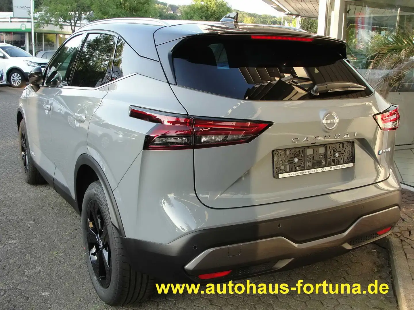 Nissan Qashqai Black Edition 1.5 e-Power Glasdach HUD Grau - 2