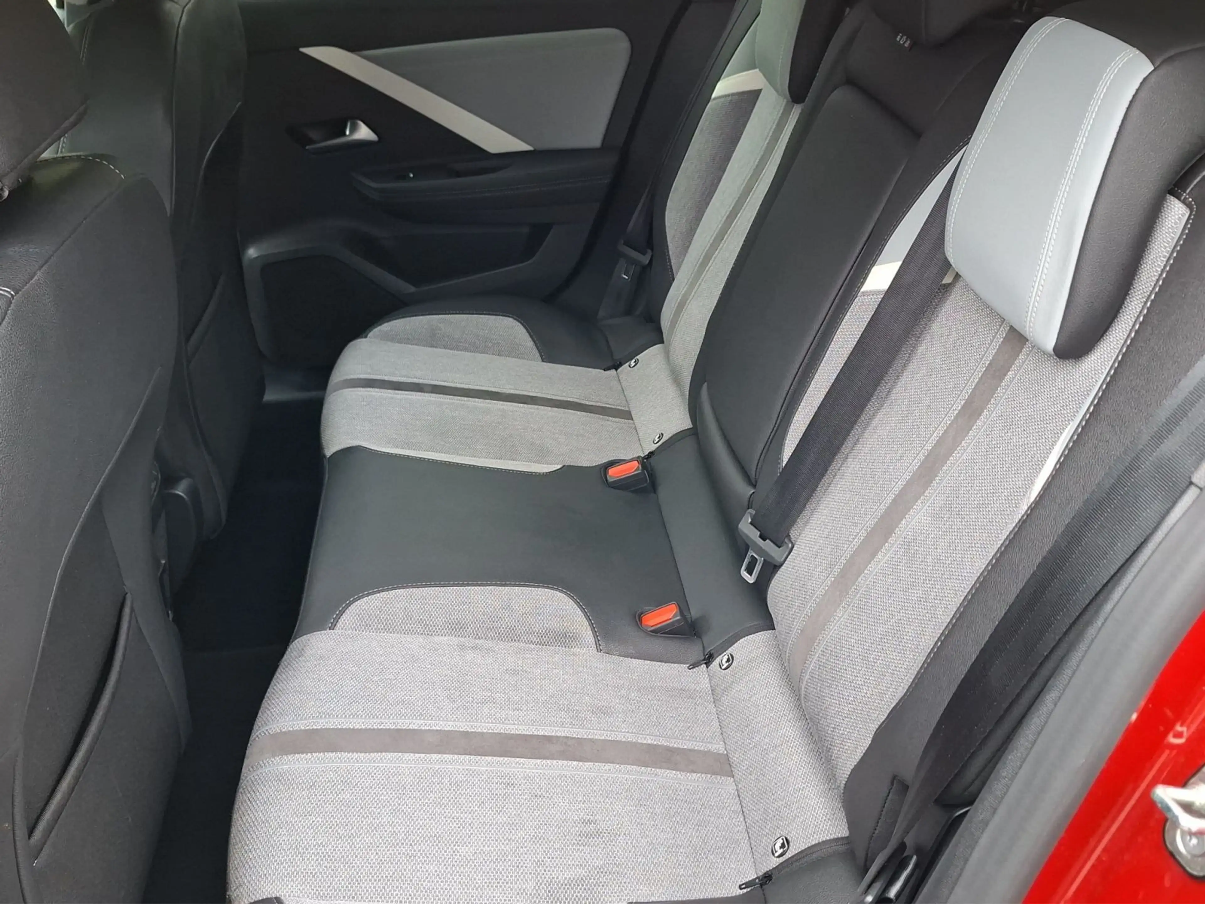 Opel Astra Sports Tourer Elegance 1.5 Diesel (96 kW/ — photo 13