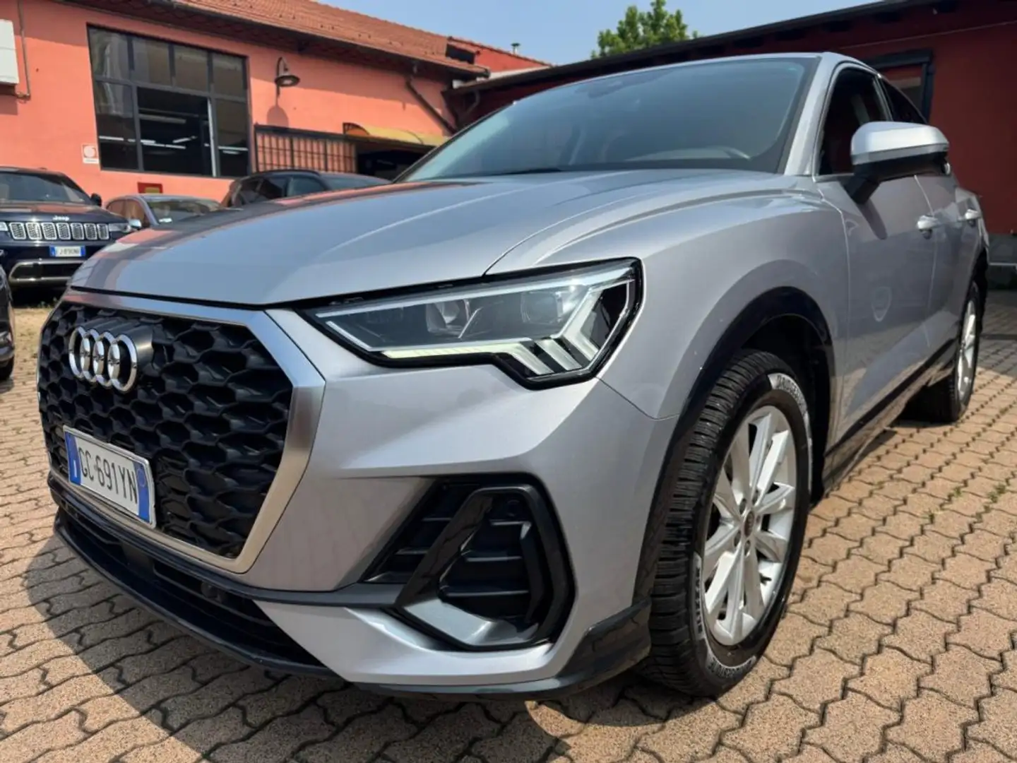 Audi Q3 SPB 35 TFSI Mhev S-Tronic Business Plus Silber - 1