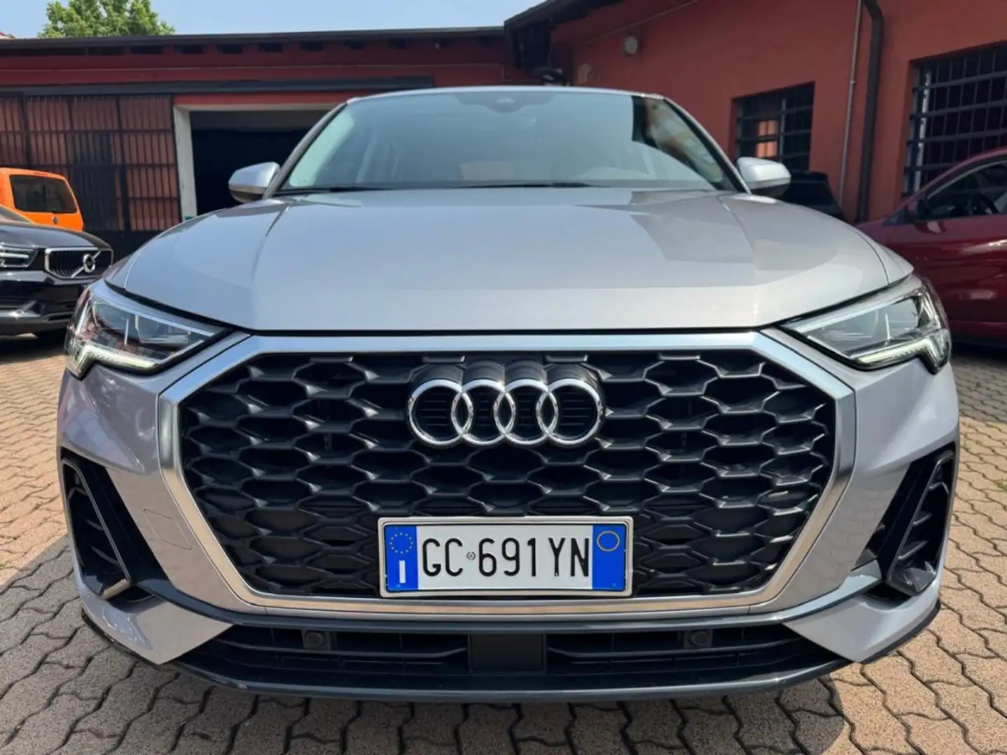 Audi Q3 SPB 35 TFSI Mhev S-Tronic Business Plus Silber - 2