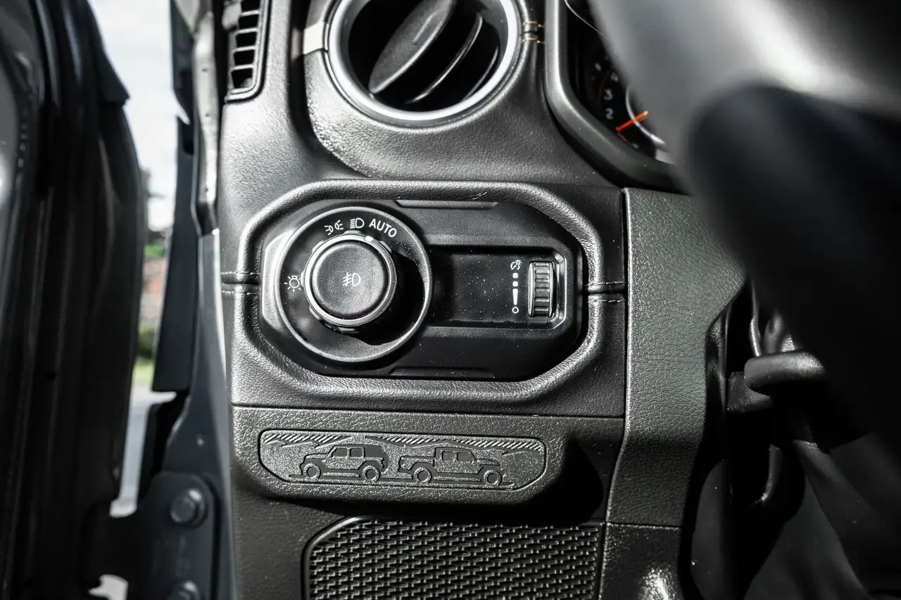Jeep Wrangler снимка Jeep Wrangler