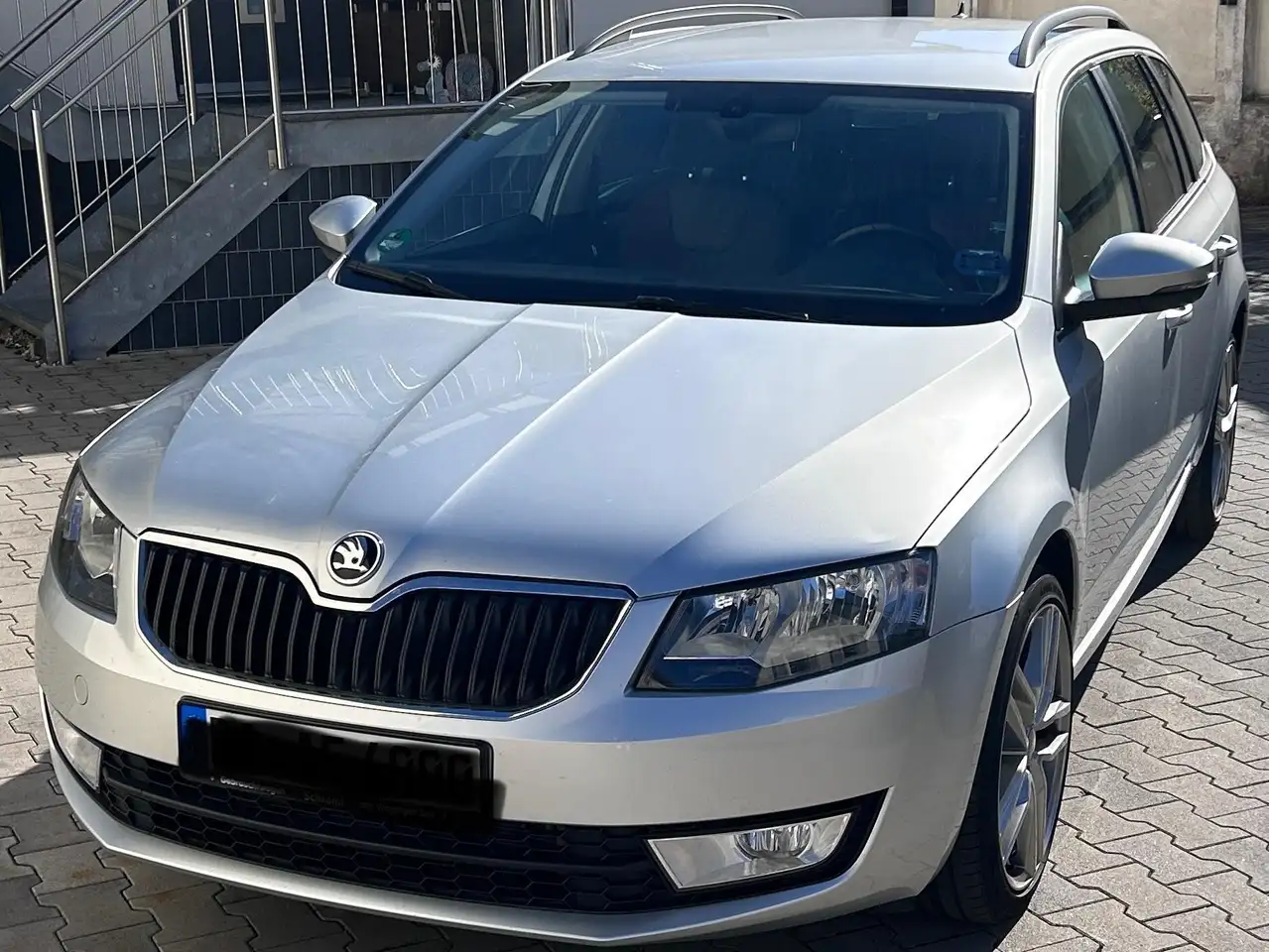 Skoda Octavia Octavia III Combi Diesel Combi 2.0 TDI (Green tec) DSG Ambition — photo 1 of 12