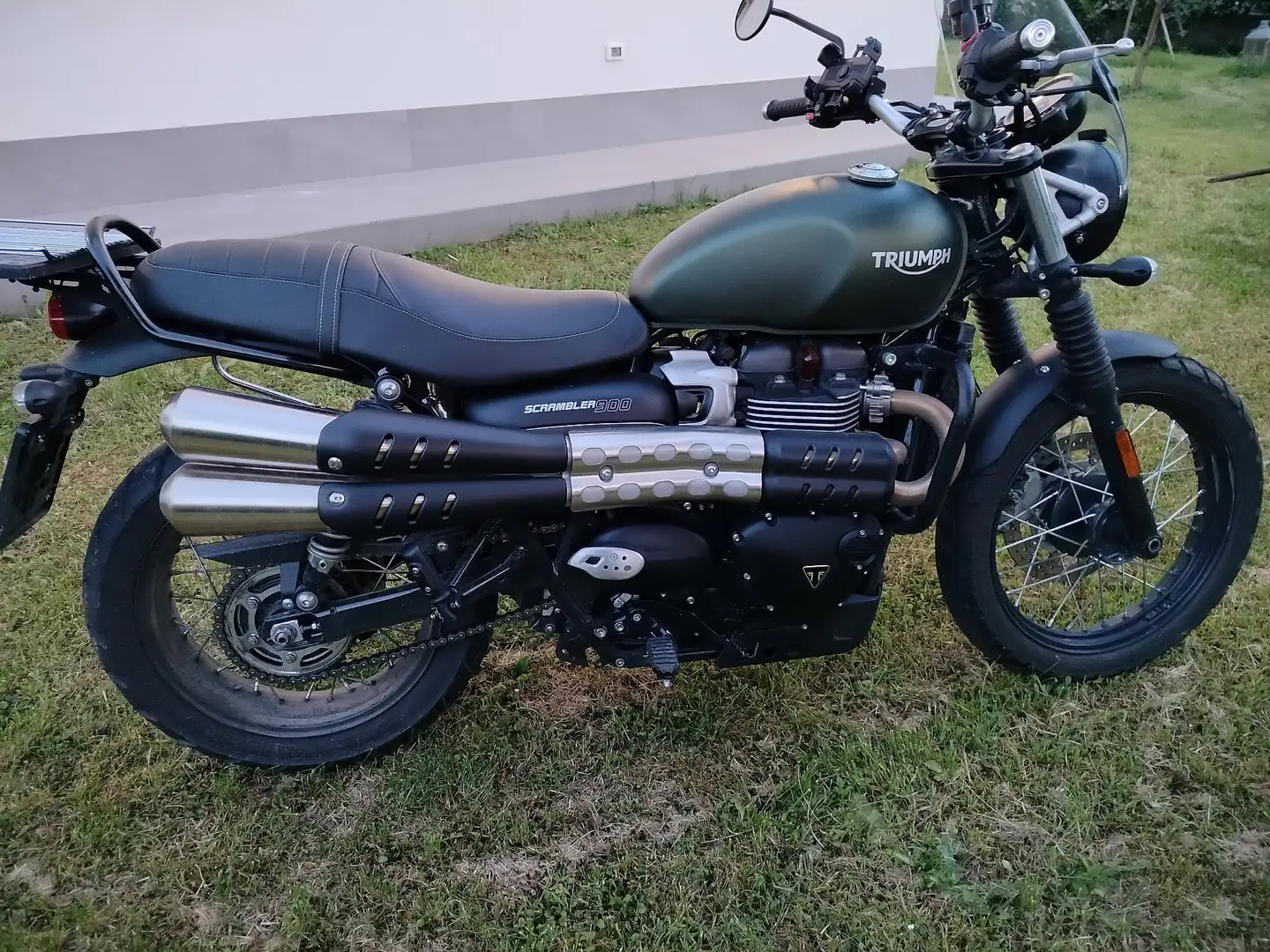 Triumph Scrambler Verde - 1