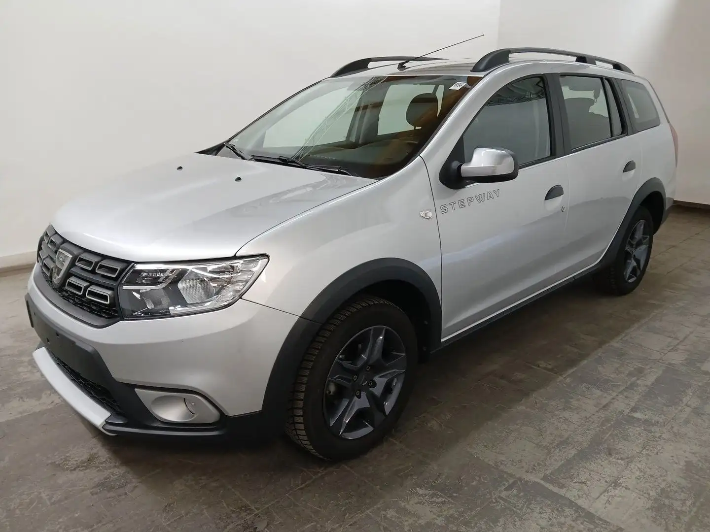 Dacia Logan Celeb.*S-HEFT*AUTOM.*KAMERA*NAVI*1.HAND Silber - 1