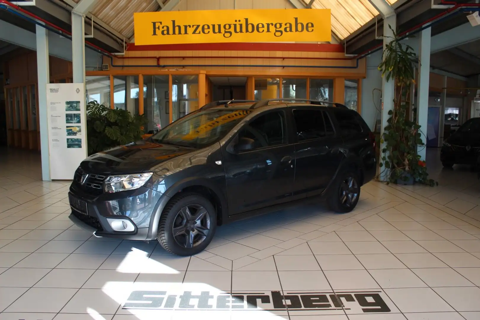 Dacia Logan MCV II Kombi Stepway Celebration TCe 90 Grijs - 1