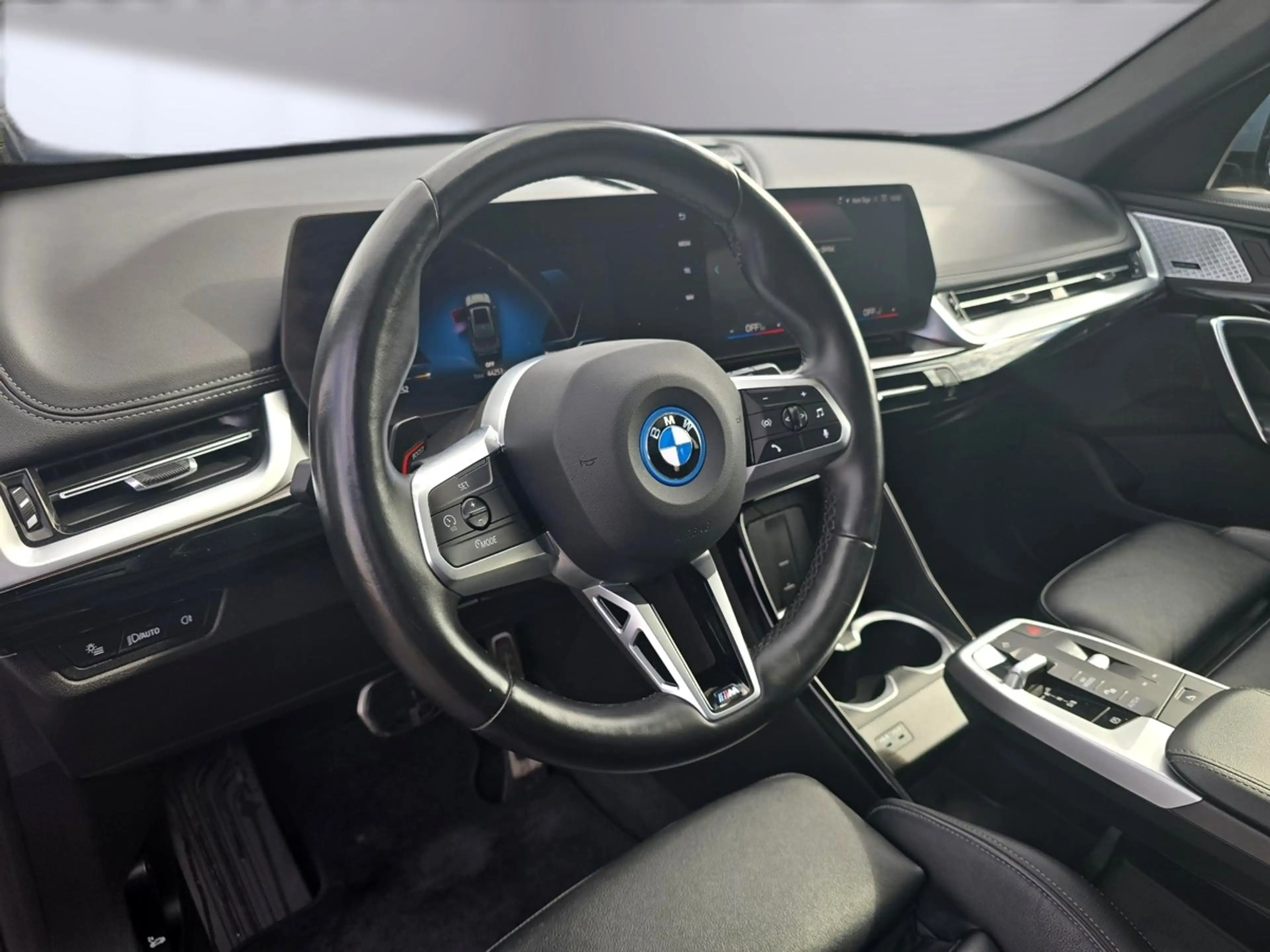 BMW iX1 xDrive30 M Sportp.+AHK+Pano+aLED+ACC+Harman/K. — photo 13