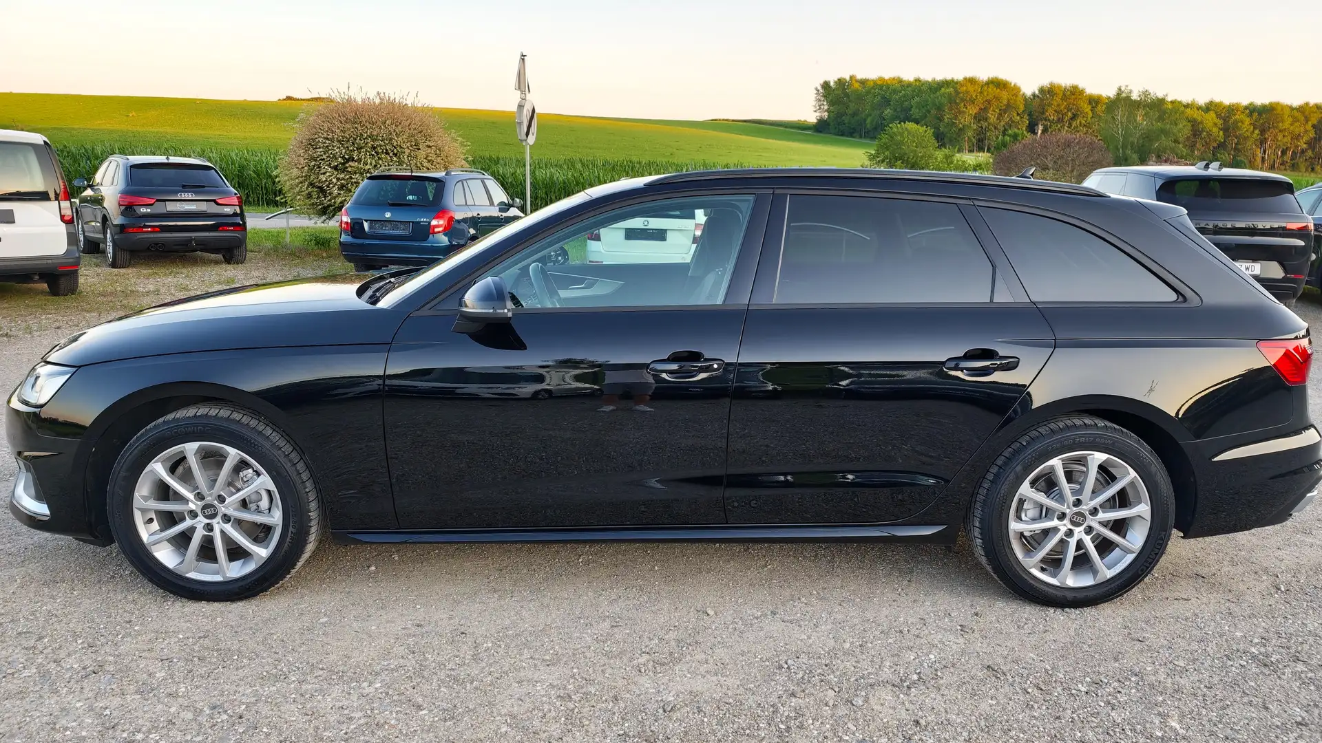 Audi A4 30 TDI advanced Schwarz - 2