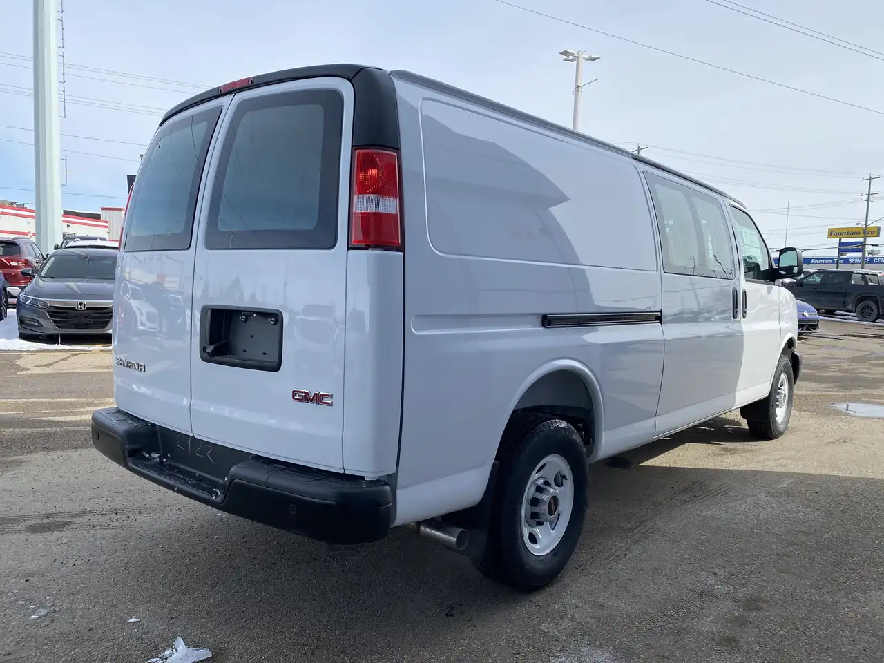GMC Savana снимка GMC Savana