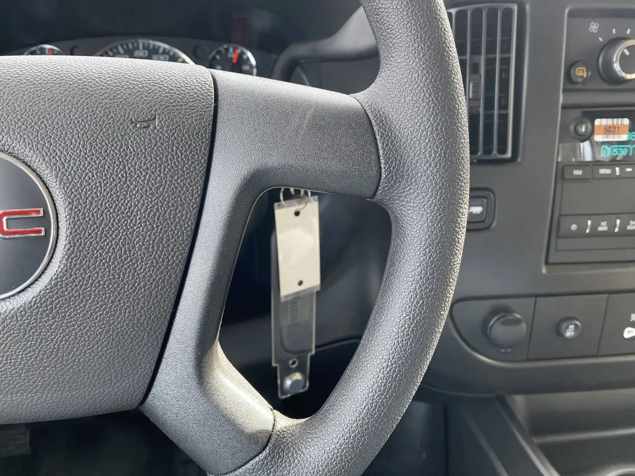 GMC Savana снимка GMC Savana