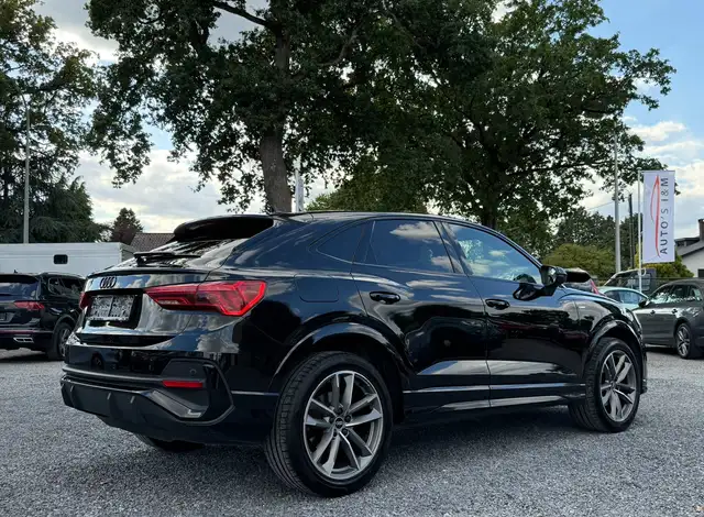 Audi Q3 view 3