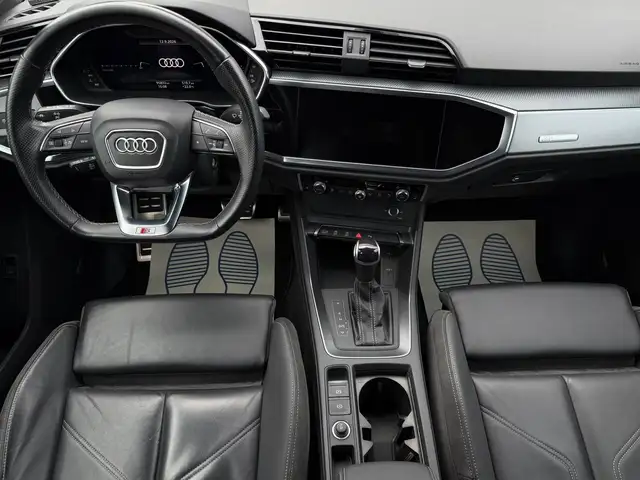 Audi Q3 view 7