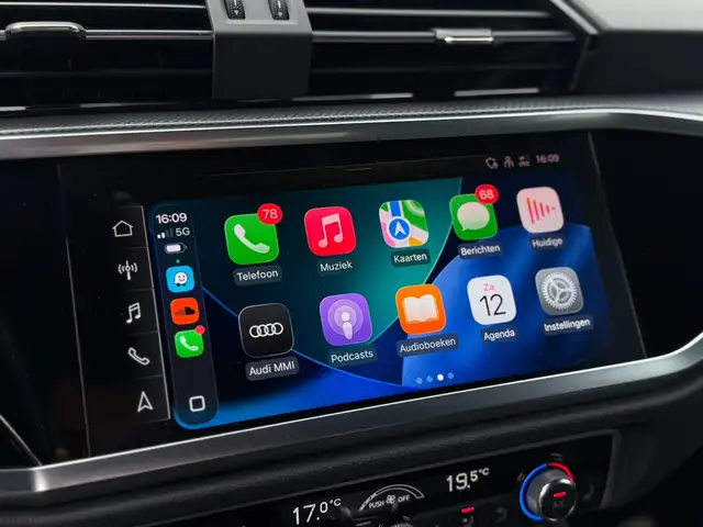 Audi Q3 view 13