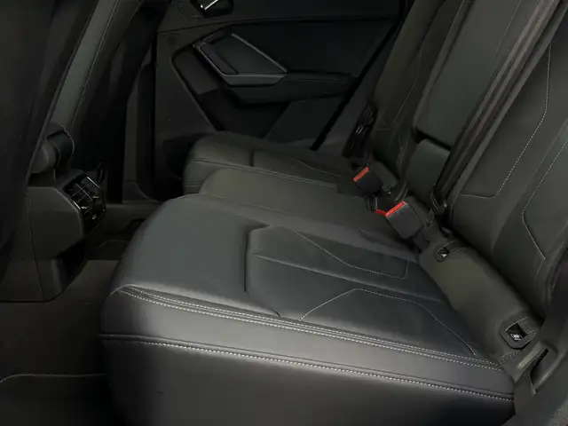 Audi Q3 view 8