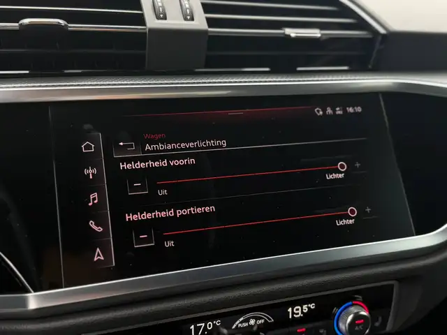 Audi Q3 view 15