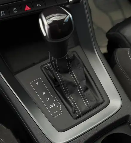Audi Q3 view 9