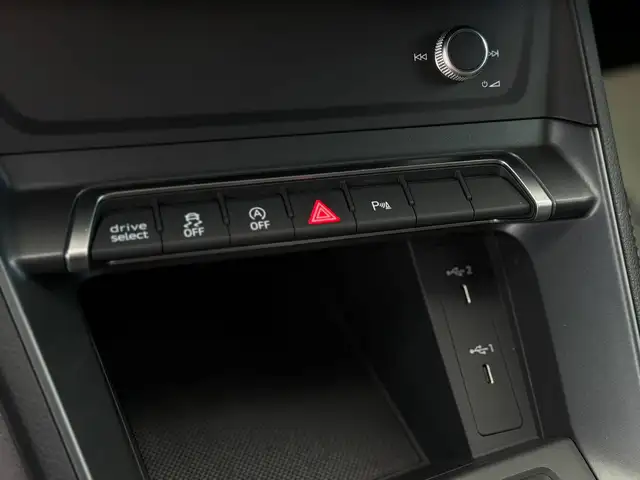 Audi Q3 view 10