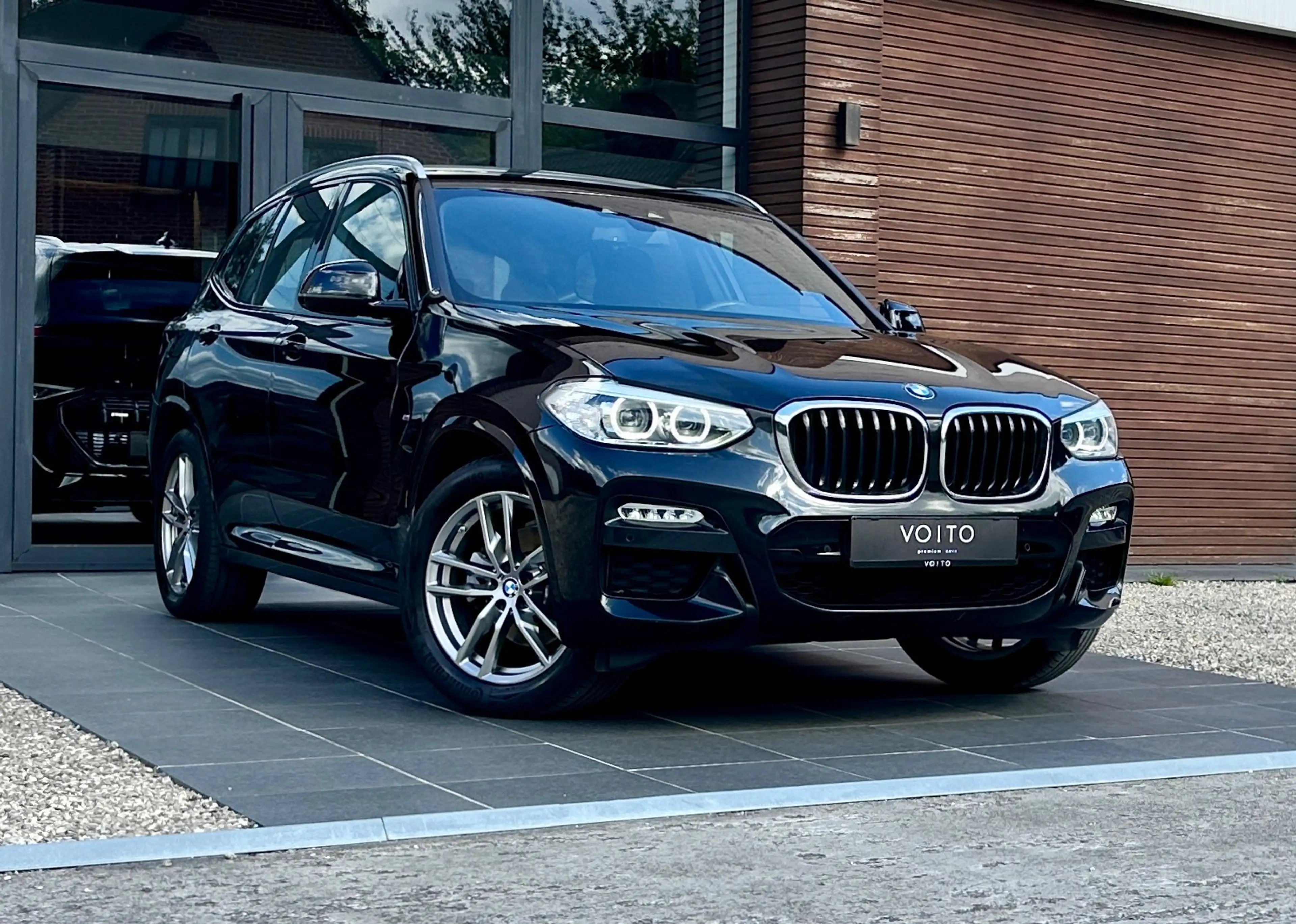 BMW X3 2.0i xDrive M-PACK/NAVI/CRUISE/AMBILIGHT/Hi-Fi/LED
