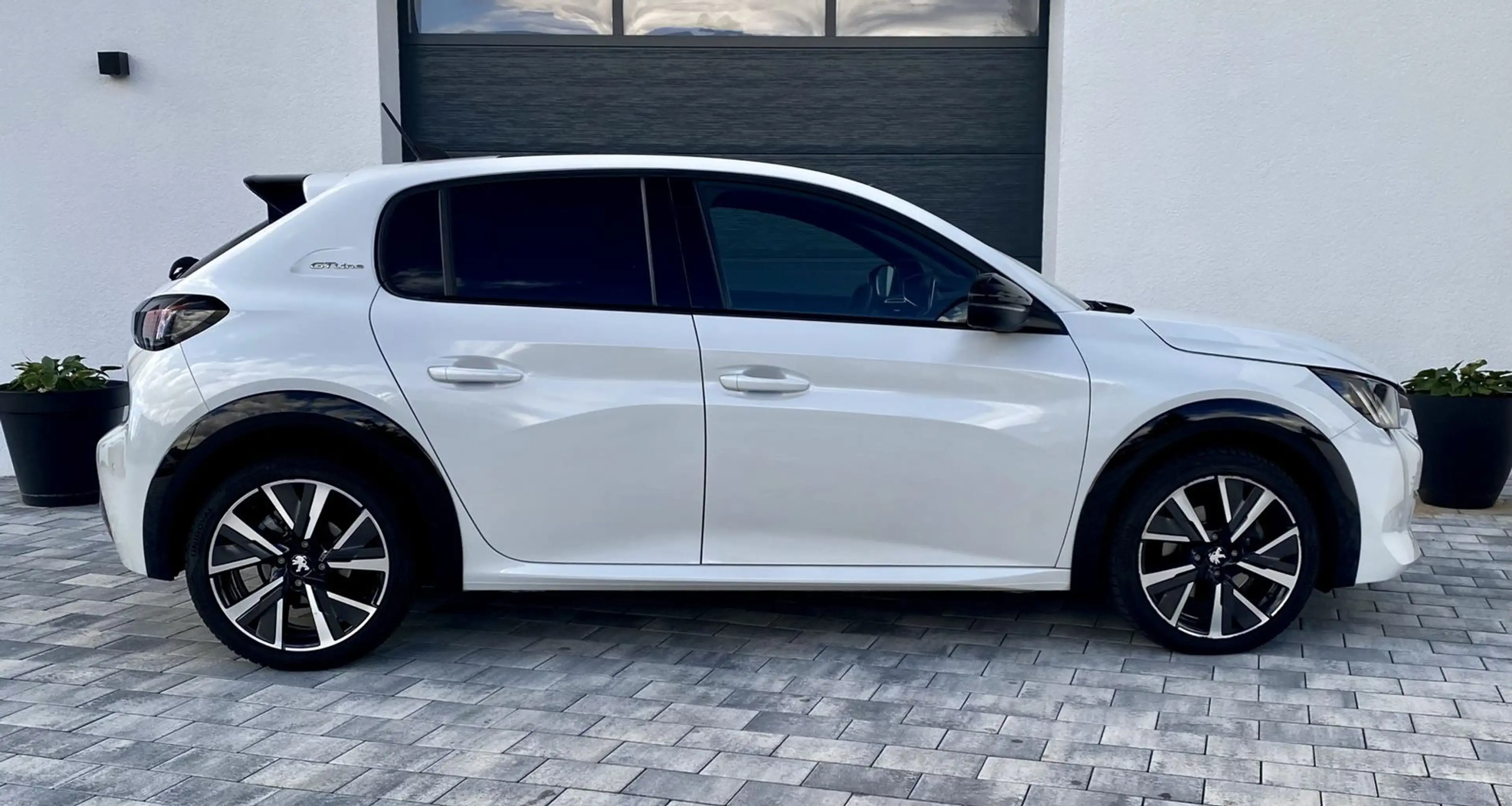 Peugeot 208 GT Line PANO CARPLAY DAB LED NAVI SH — photo 7