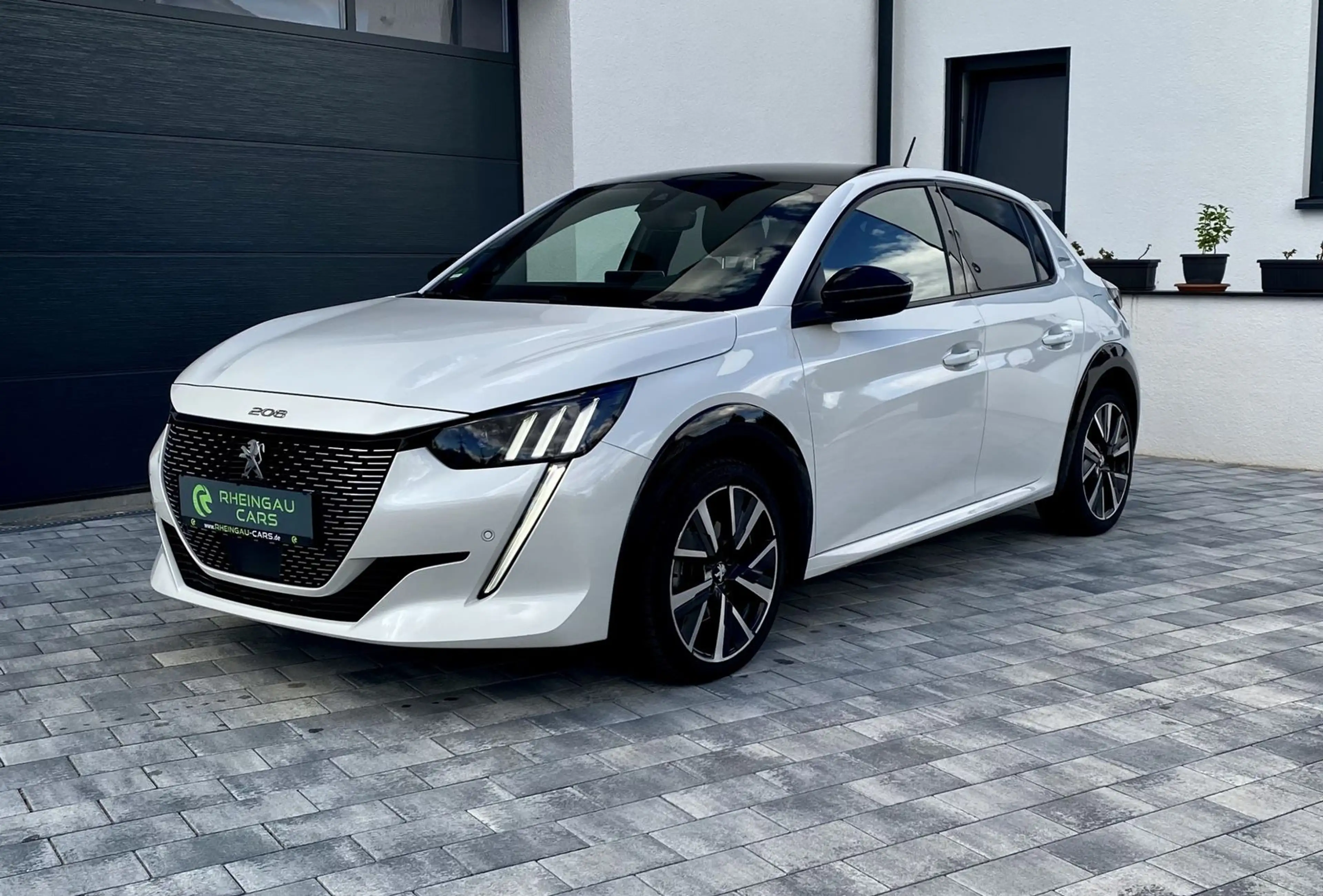 Peugeot 208 GT Line PANO CARPLAY DAB LED NAVI SH — photo 2