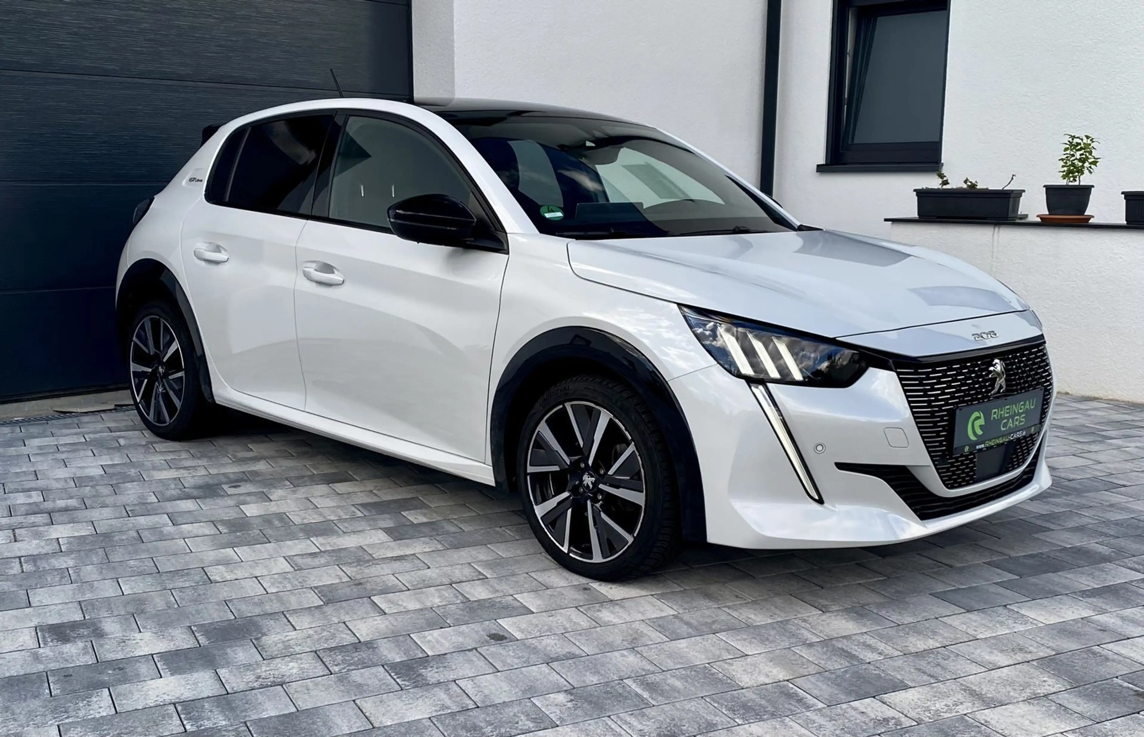 Peugeot 208 GT Line PANO CARPLAY DAB LED NAVI SH — photo 5