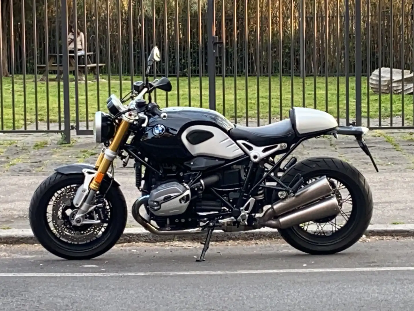 BMW R 12 nineT Fekete - 1