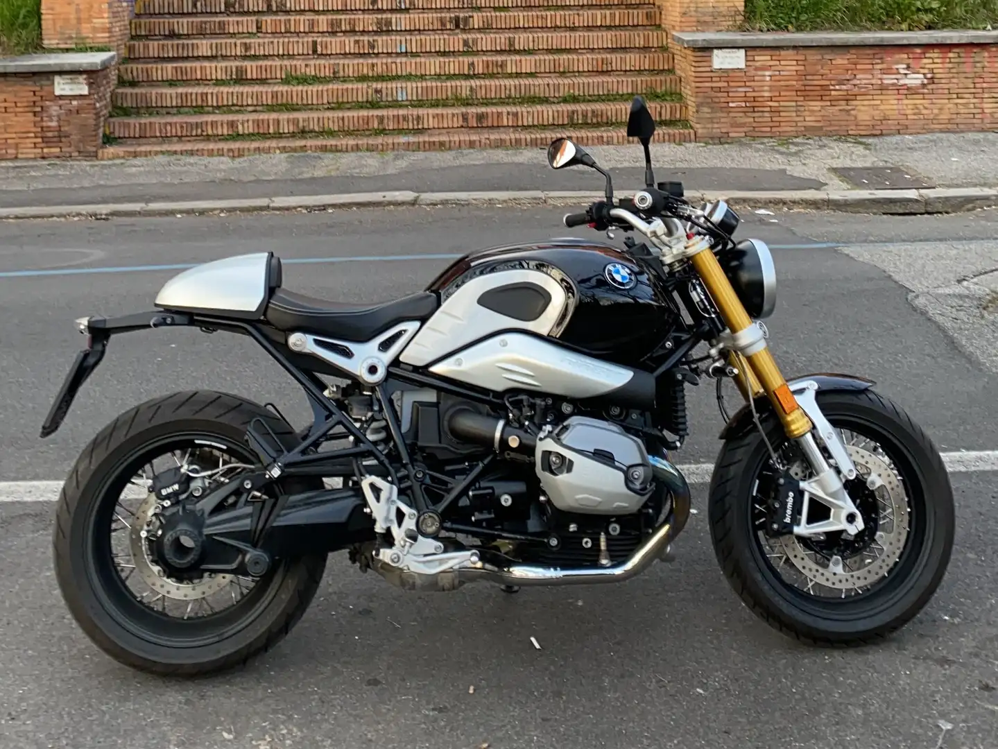 BMW R 12 nineT Fekete - 2