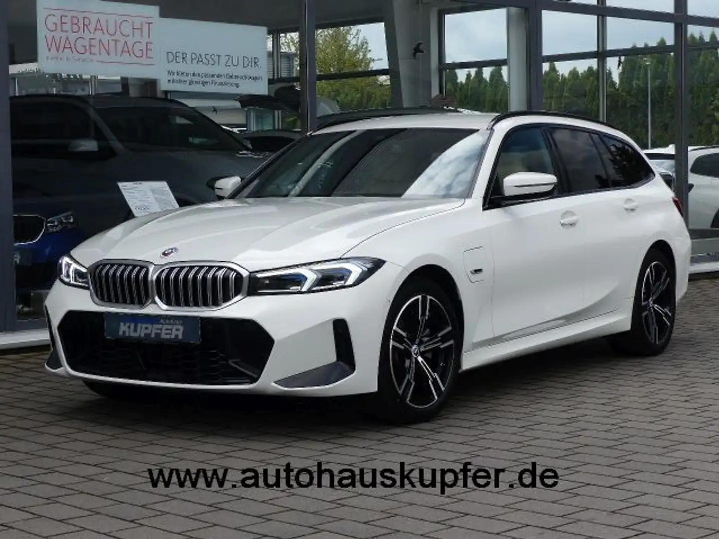 BMW 330 e Tou°M Sport ACC°AHK HUP°Ad.LED°1-Hd White - 1