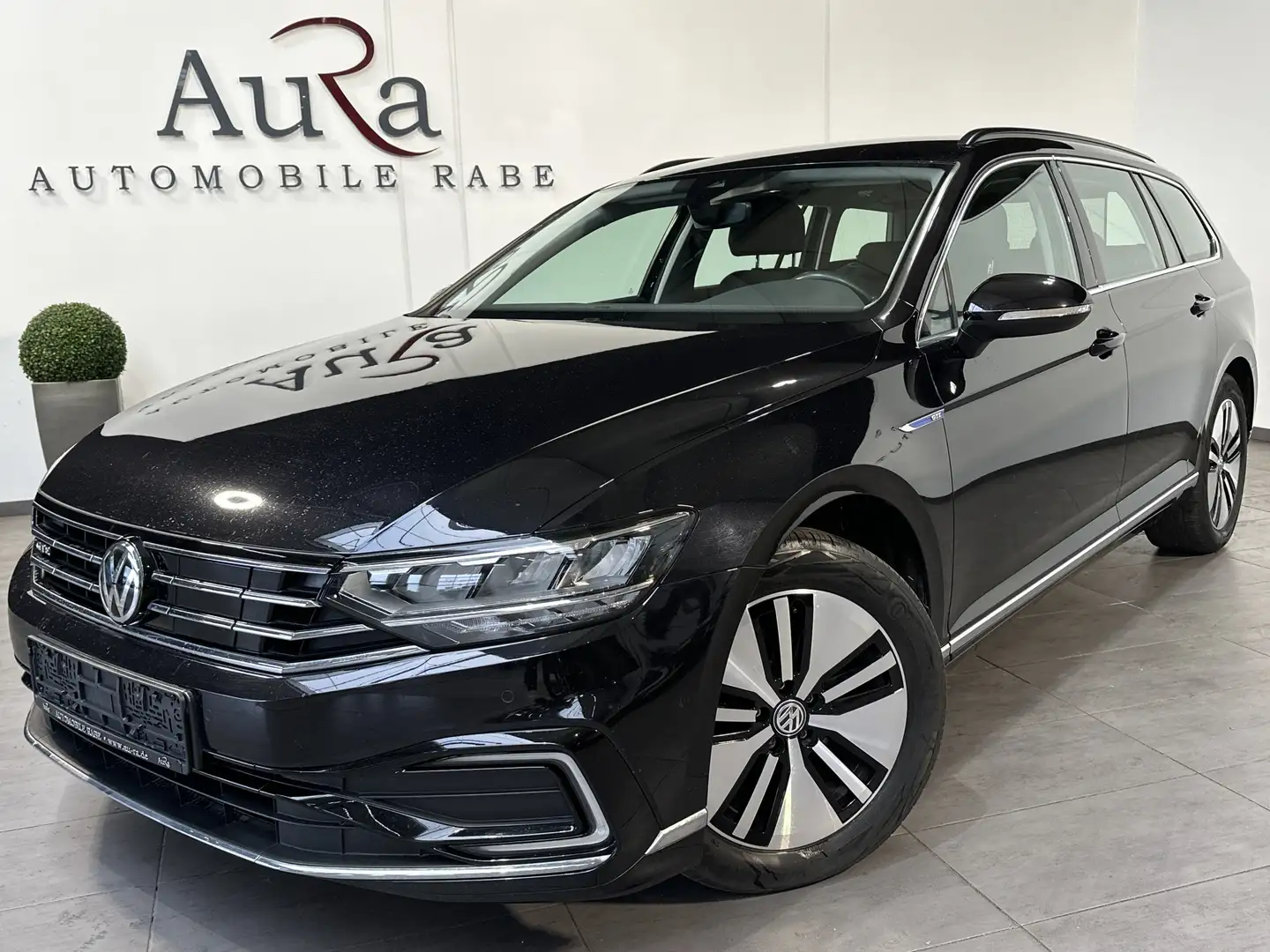 Volkswagen Passat Variant 1.4 TSI DSG GTE NAV+LED+ACC+1HD Zwart - 1