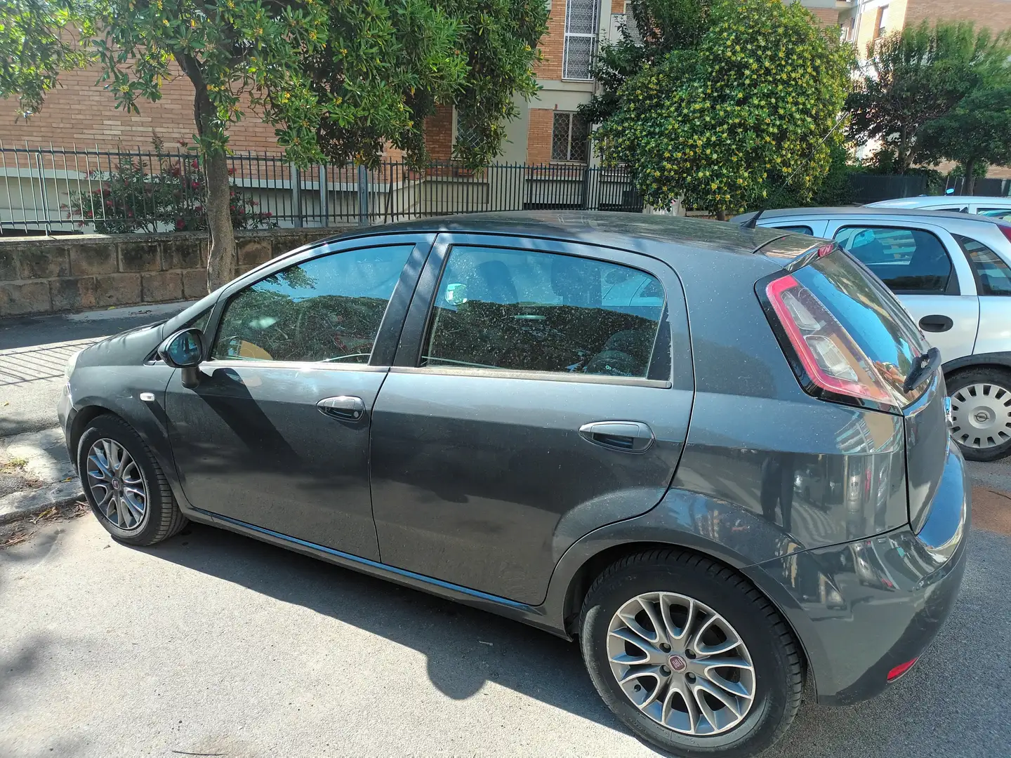 Fiat Punto Punto III 2012 5p 1.3 mjt II 16v Lounge s Gris - 1