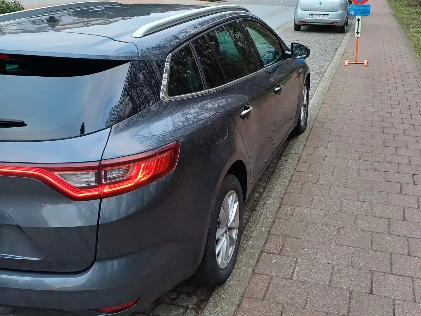 Renault Megane Grandtour TCe 1.2 Grijs - 2