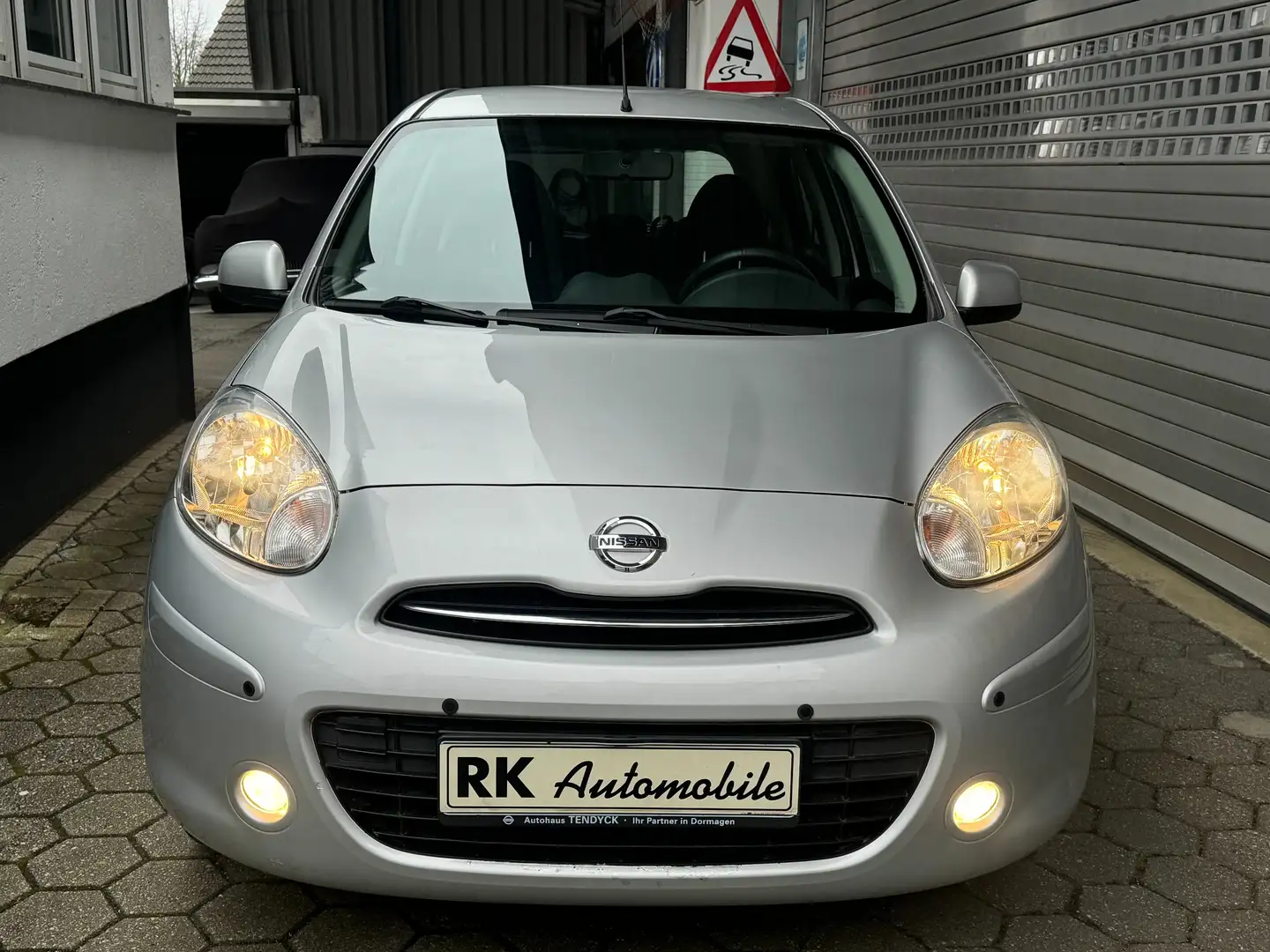 Nissan Micra 1.2 Tekna AUTOMATIK Silber - 2