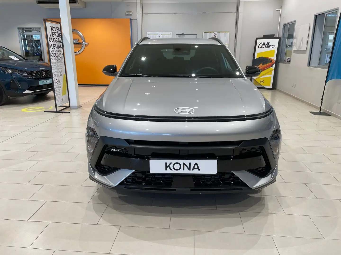 Hyundai KONA 1.6 TGDI Nline 4x2 Plateado - 2