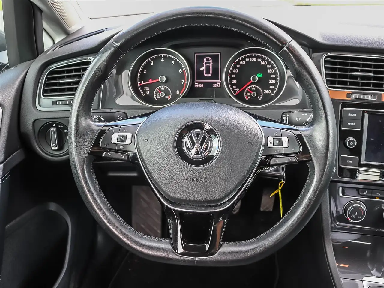 Volkswagen Golf снимка Volkswagen Golf