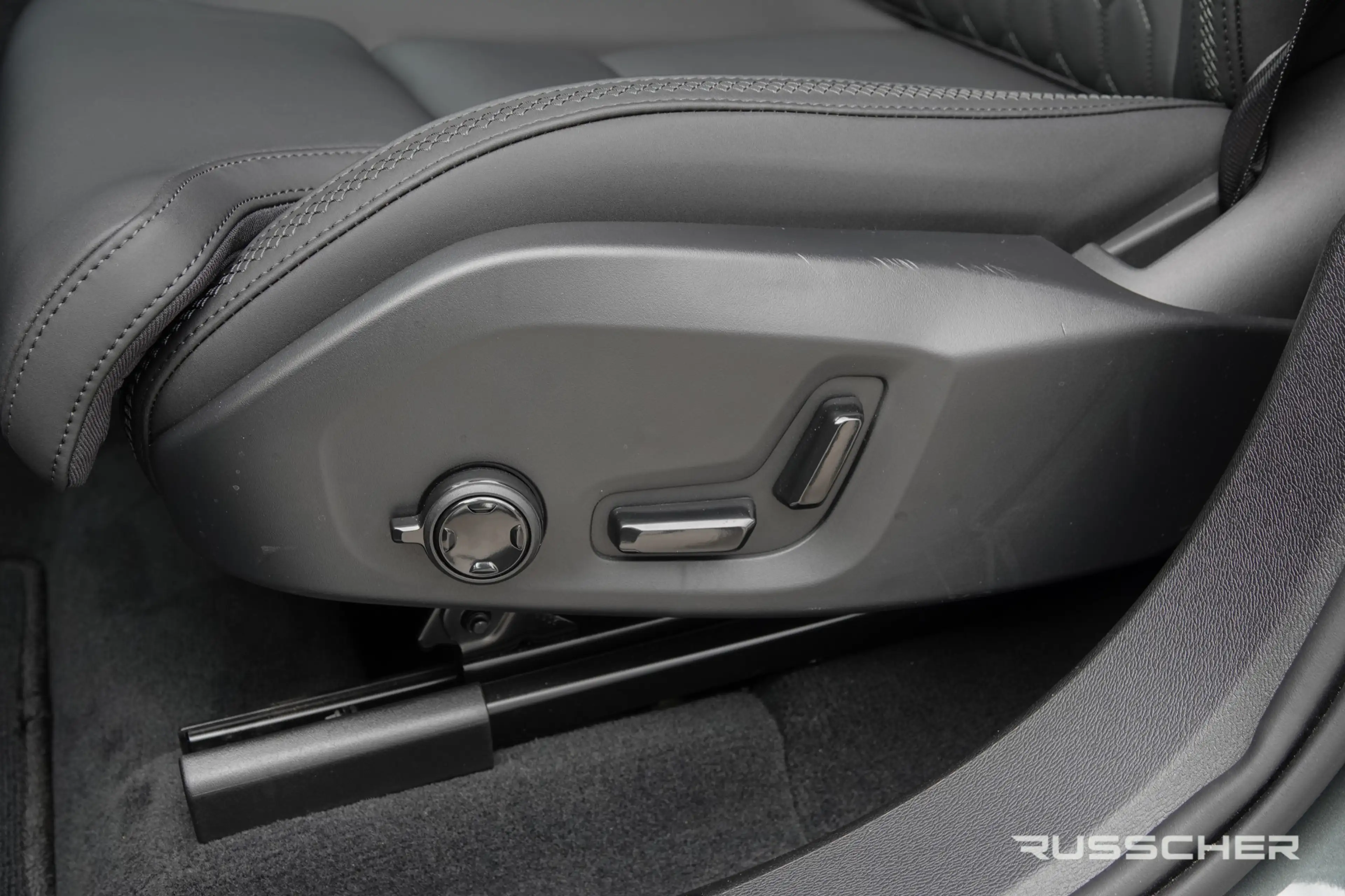 Volvo XC60 2.0 T8 456Pk | Plug-in hybrid | Plus Dark | AWD | — photo 19