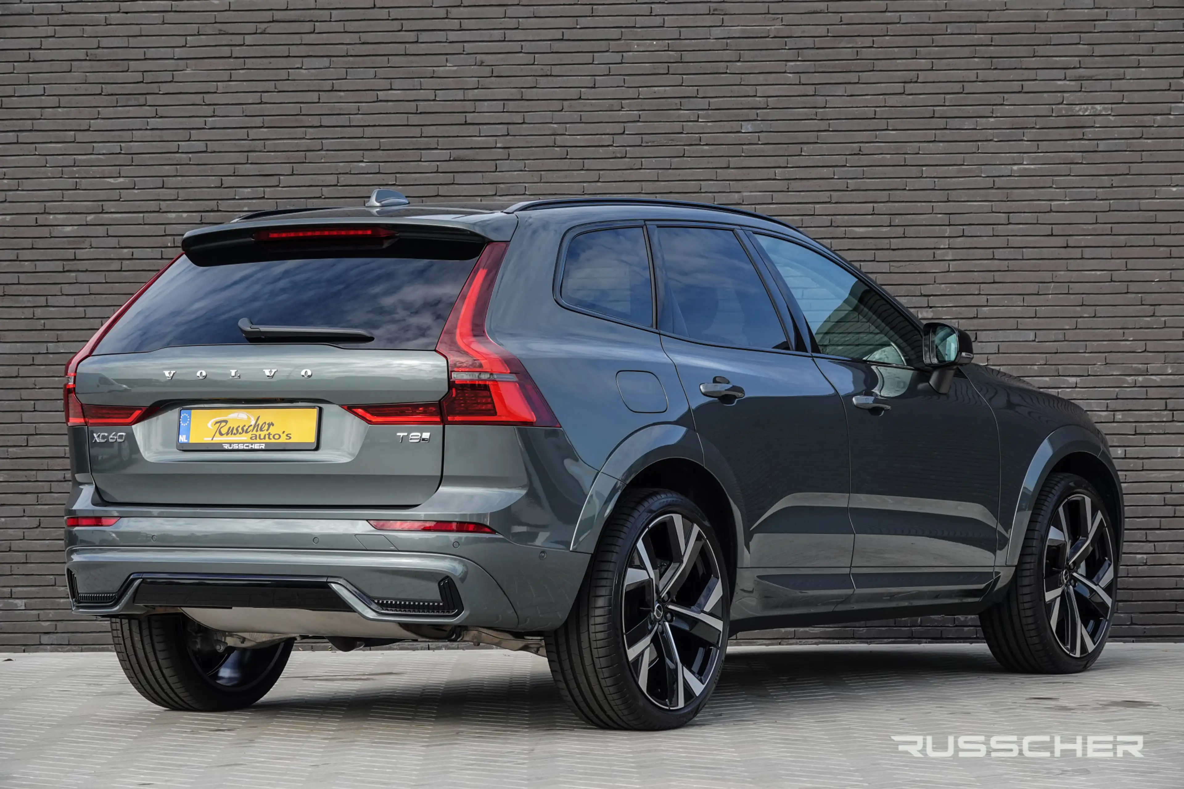 Volvo XC60 2.0 T8 456Pk | Plug-in hybrid | Plus Dark | AWD | — photo 2