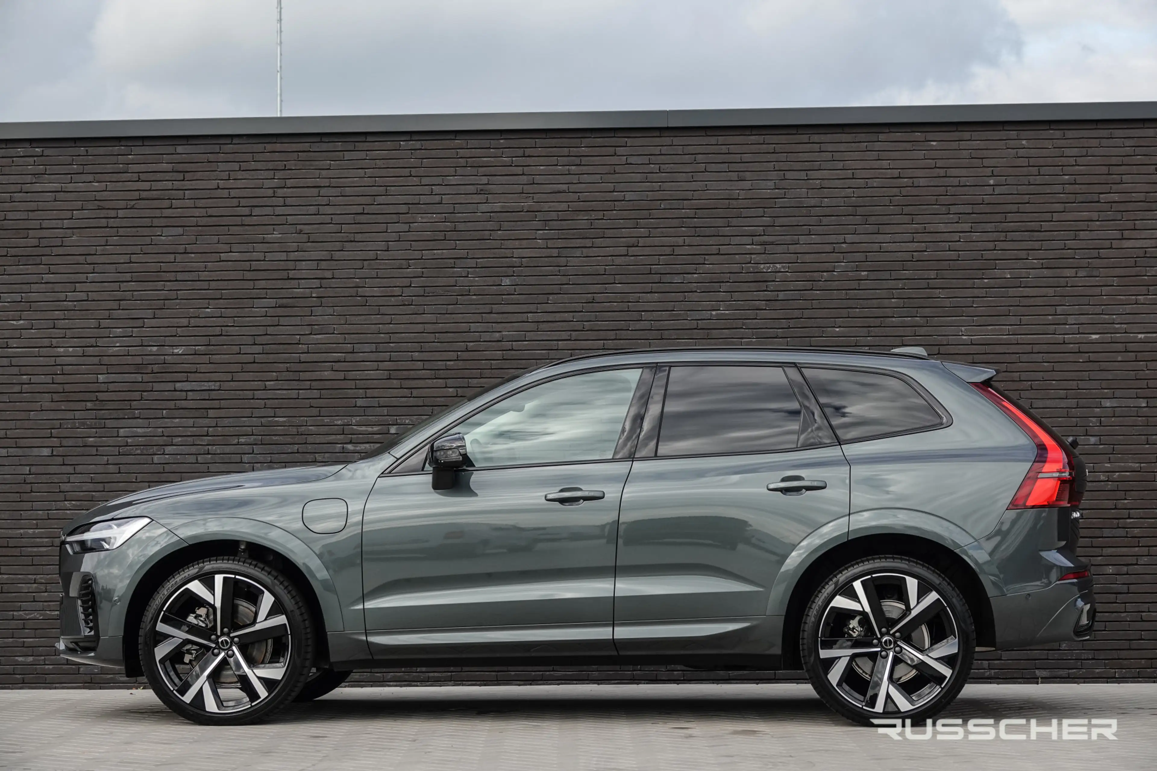 Volvo XC60 2.0 T8 456Pk | Plug-in hybrid | Plus Dark | AWD | — photo 4