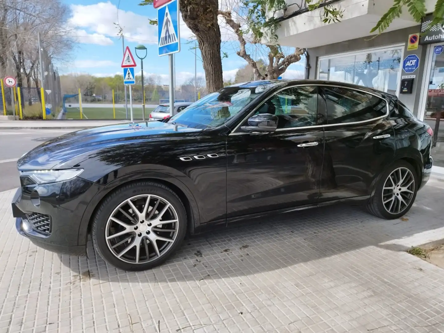 Maserati Levante Diesel GranSport Aut. Schwarz - 2