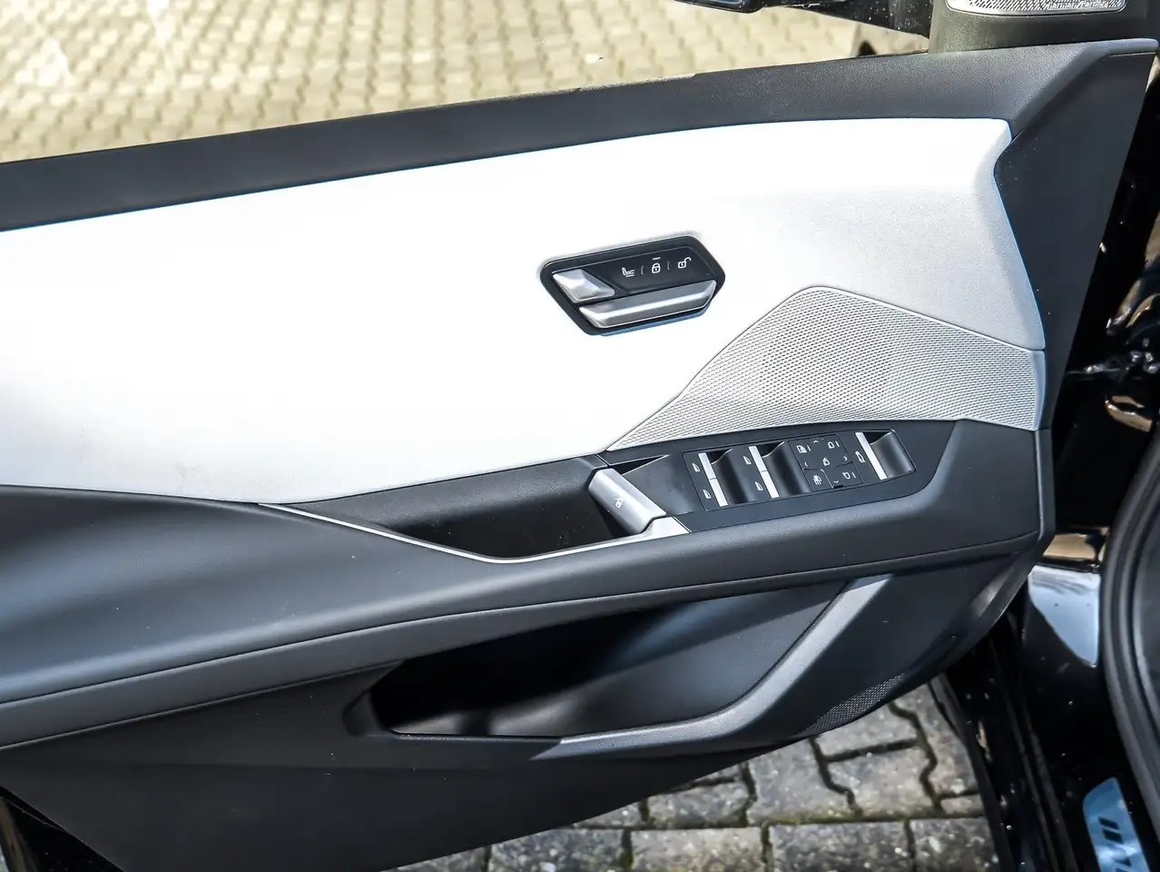 BMW iX3 50 xDrive 21" M Sport 360° ACC H/K Pano LKH 18
