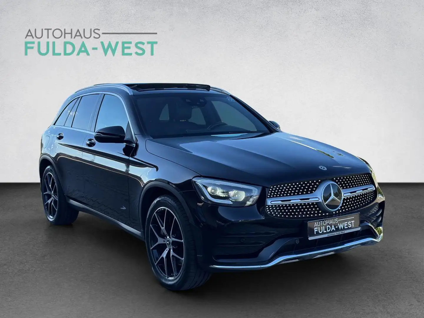 Mercedes-Benz GLC 300 d 4M AMG ILS Pano ACC Kamera AHK Alu20" Schwarz - 2