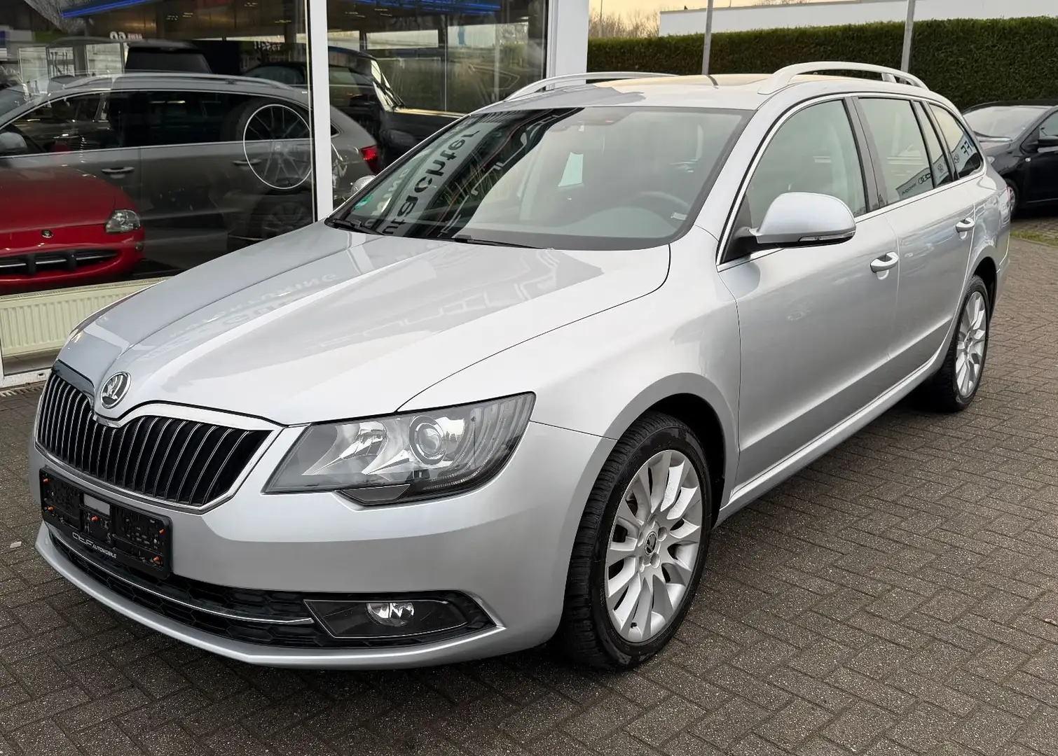 Skoda Superb Combi Exclusive Silber - 1