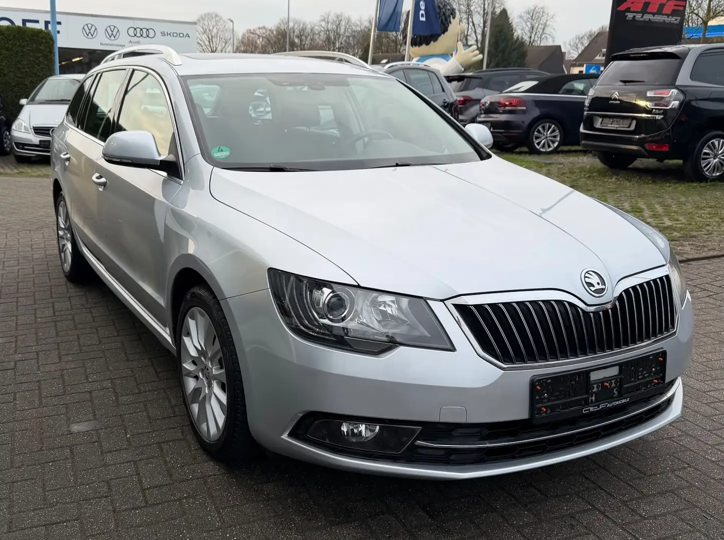 Skoda Superb Combi Exclusive Silber - 2