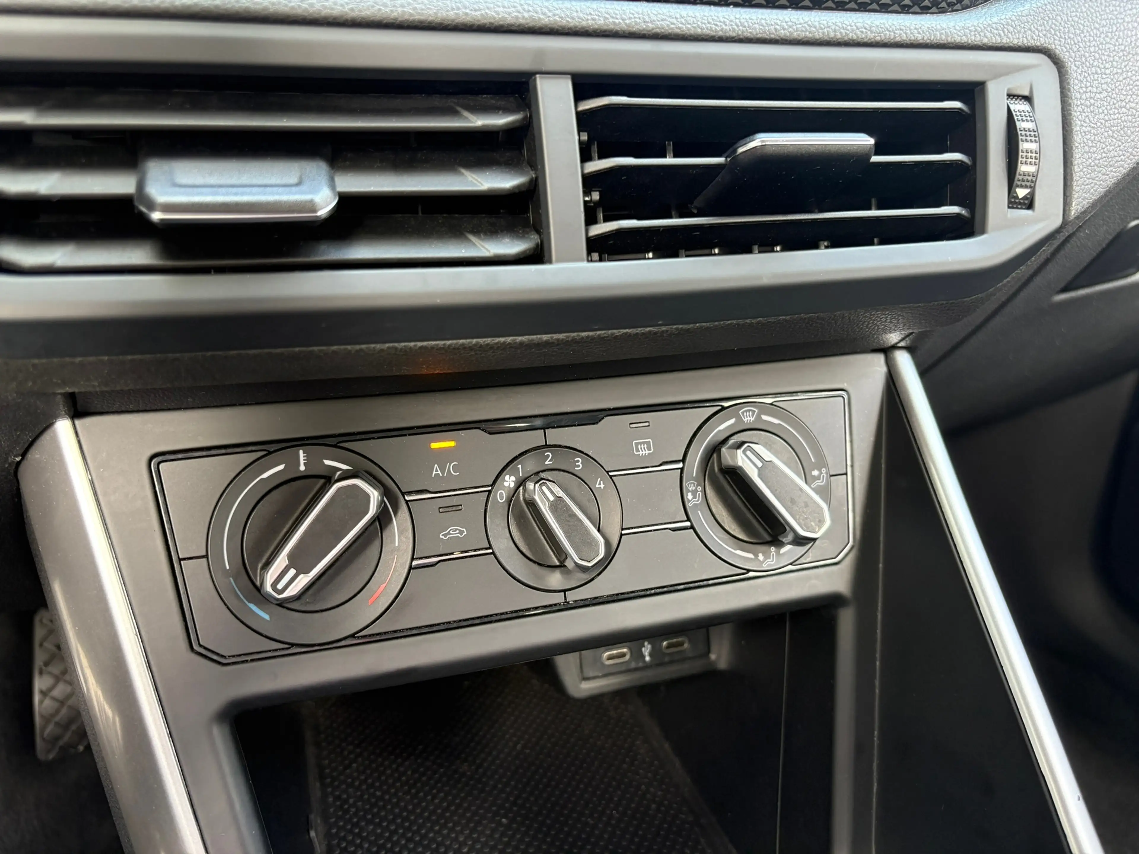 Volkswagen Polo 1.0 TSI Life LM VELGEN/ CARPLAY/ PARKEERSENSOREN — photo 15