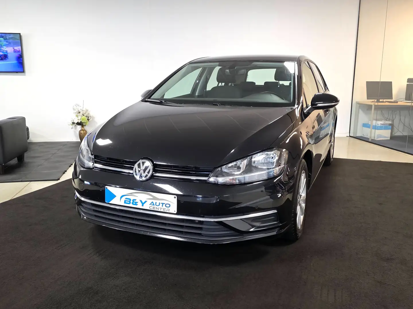 Volkswagen Golf 1.6 TDI / Carplay / Camera / Navi / Btw Aftrekbaar Schwarz - 1