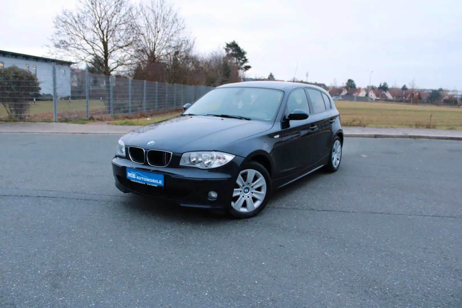 BMW 118 i Limousine Aut. Klimaaut. Tempo TÜV-09/26 Blauw - 1