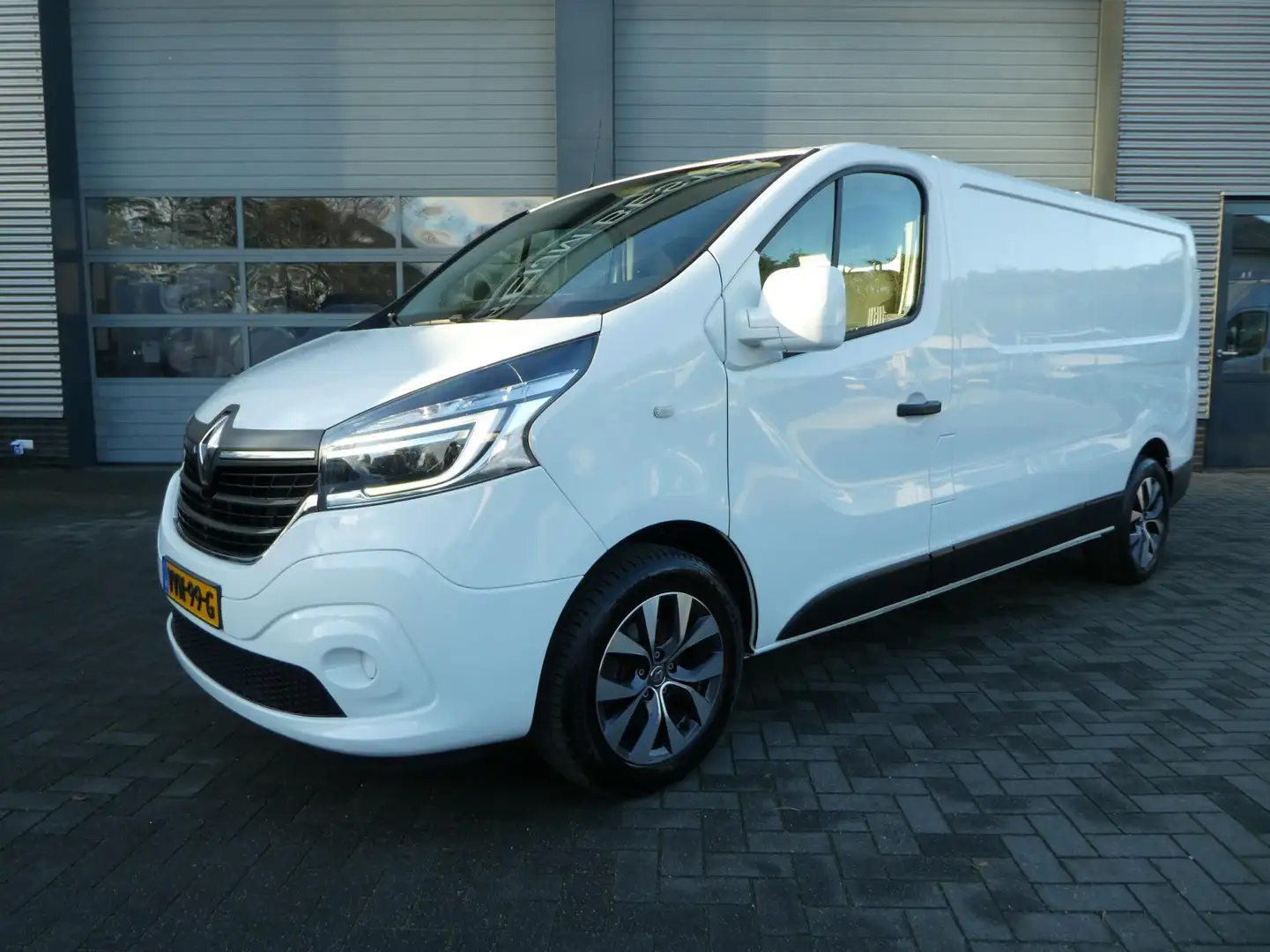 Renault Trafic 2.0 dCi 120 L2H1 lang airco 3 zits Wit - 1